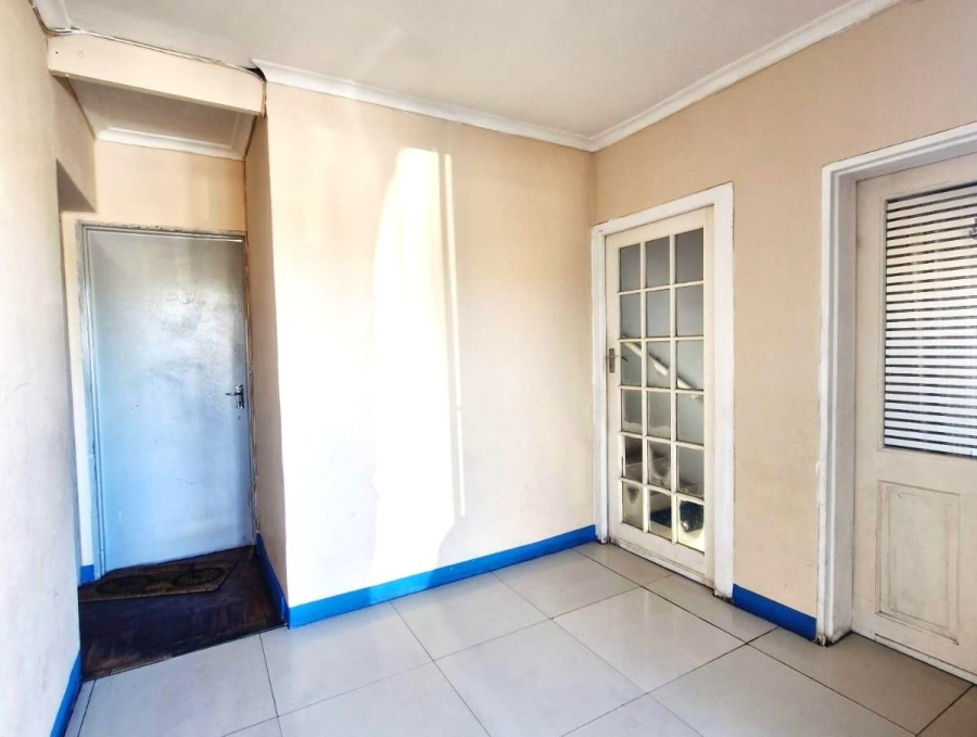 8 Bedroom Property for Sale in Goodwood Central Western Cape